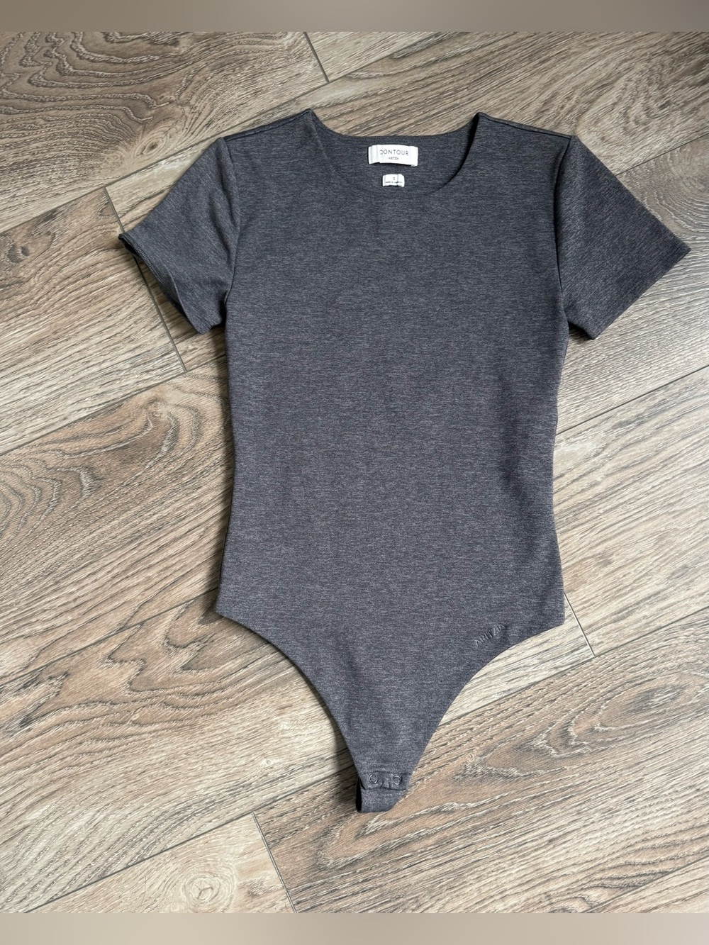 95. Aritzia Contour Short Sleeve Bodysuit Gray Size Small
